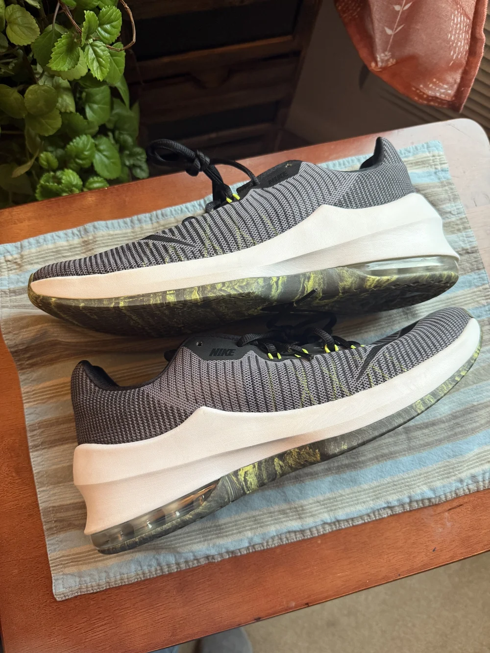 Nike Air Infuriate ll Men’s Gray Running Shoes with Neon Yellow Accents 10.5